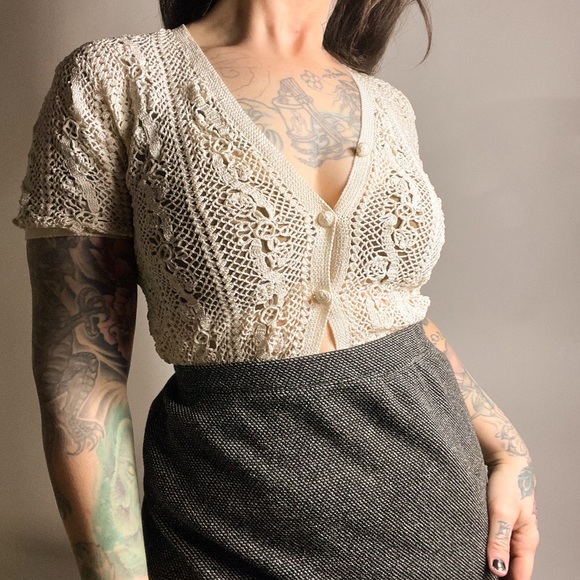 Vintage Sweaters - VINTAGE 60s Ivory Crochet Short Sleeve Cardigan Sweater XS